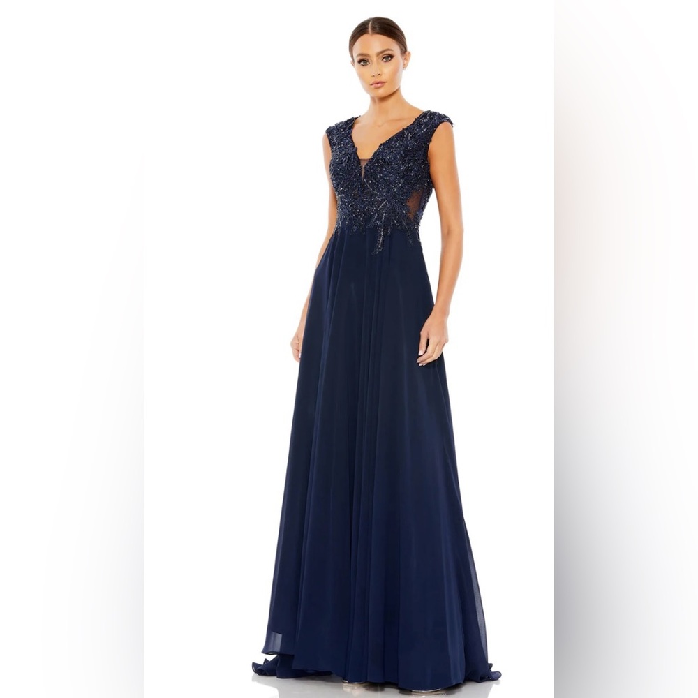 APPLIQUED CAP SLEEVE BODICE FLOWY GOWN Size 14 Color. Navy